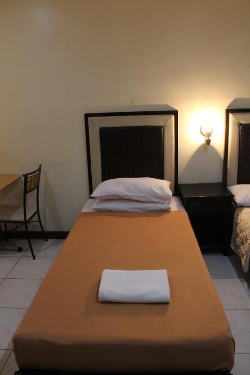 M Hotel Манила Екстериор снимка